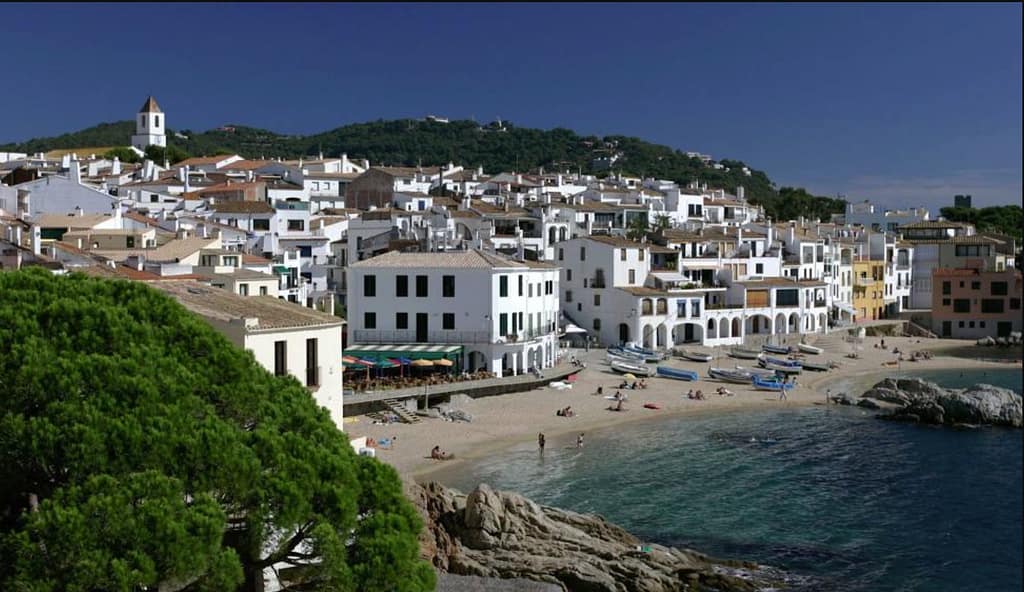 . Calella de Palafrugell: Un Encanto para el Buceo en Costa Brava