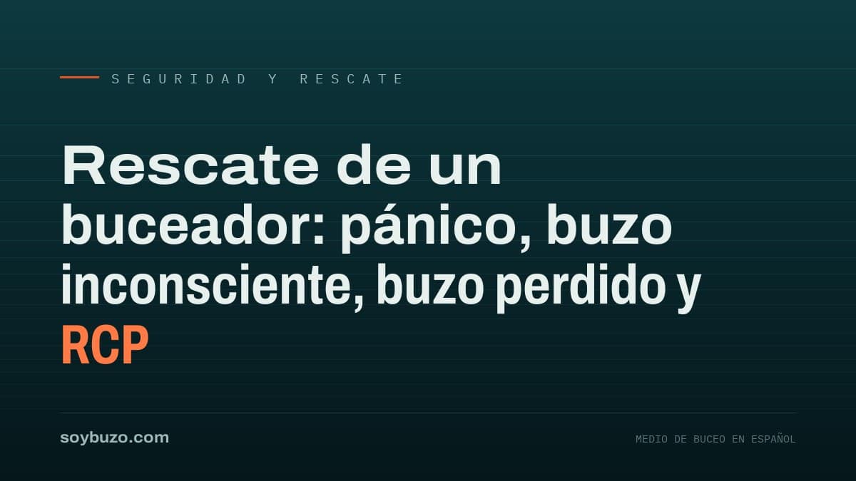 Buceador remolcando de espaldas a un compañero con el chaleco inflado hacia una embarcación en superficie